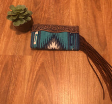 Load image into Gallery viewer, Saddle Blanket Clutch (Medium) - Wristlet (Blue)

